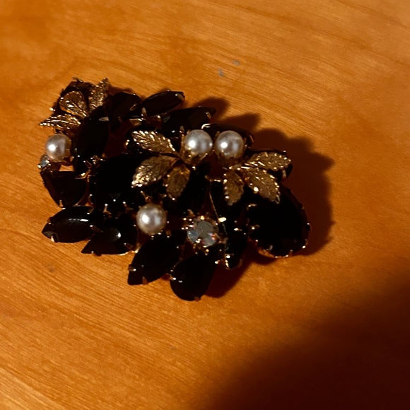 Neiman Marcus Gold Leaf Blackstone Brooch - Picture 1 of 4